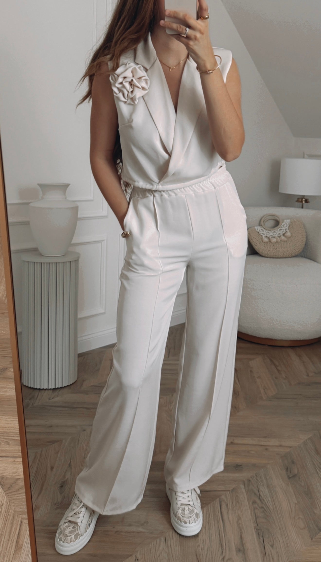 Komplet elegancki kamizelka z odpinaną różą i spodnie