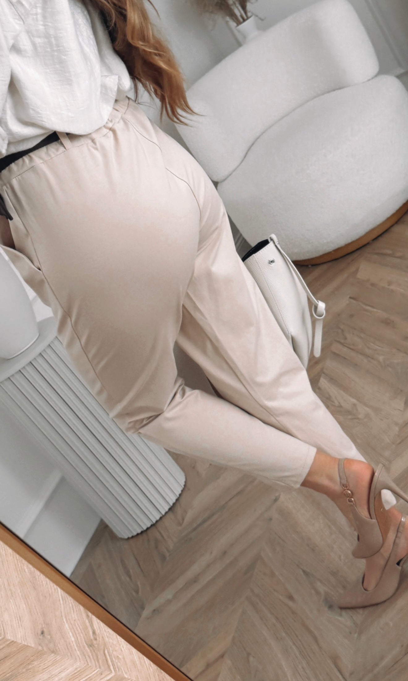 Beżowe spodnie z paskiem – PLUS SIZE