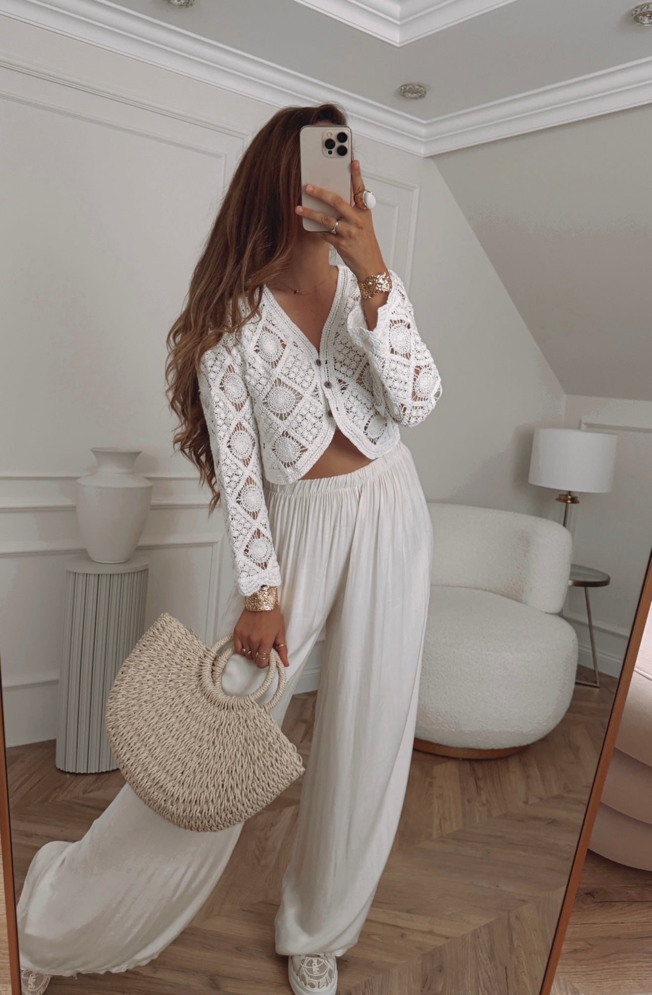 Biała krótka bluzka boho ażurowa rozpinana