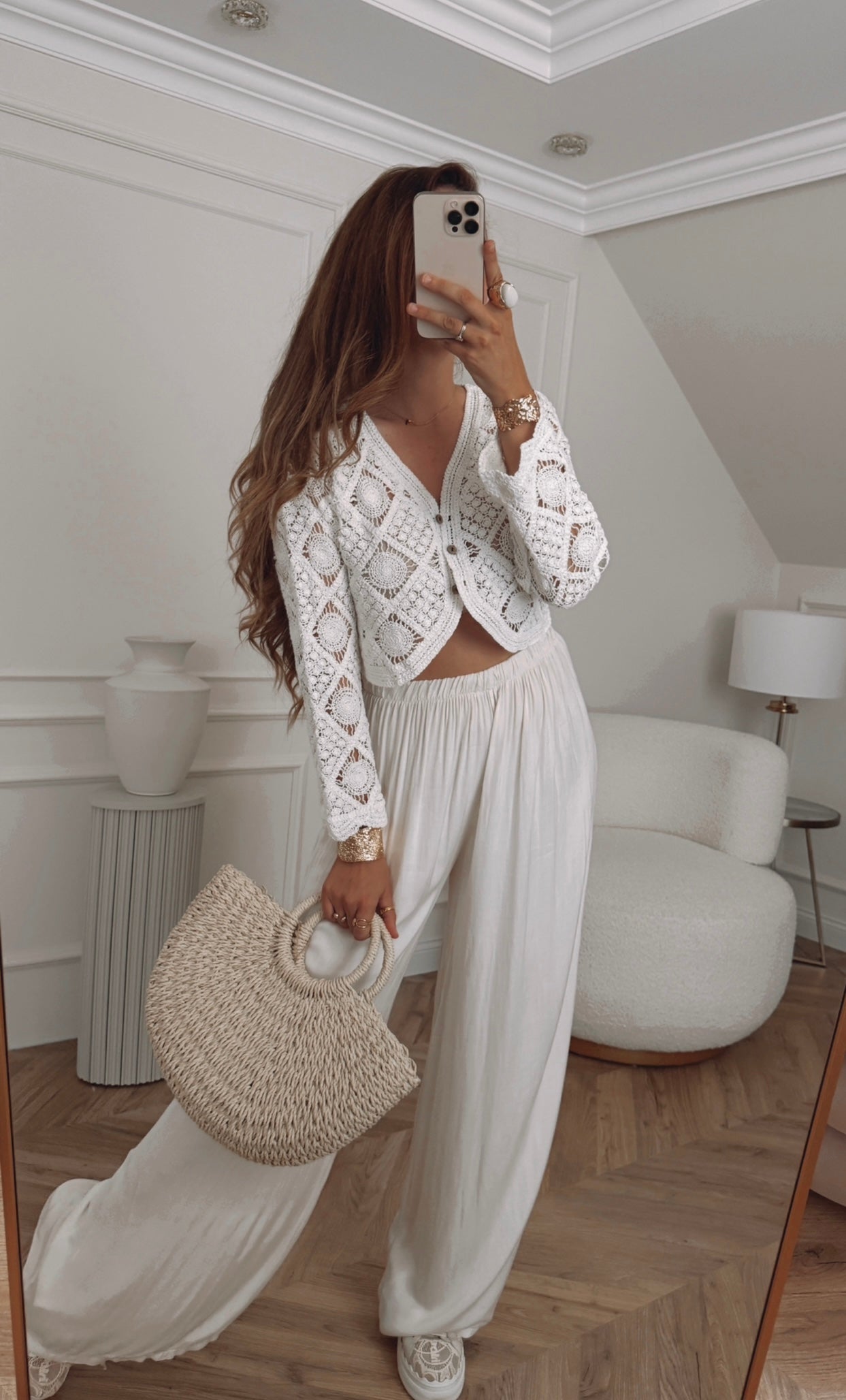 Biała krótka bluzka boho ażurowa rozpinana