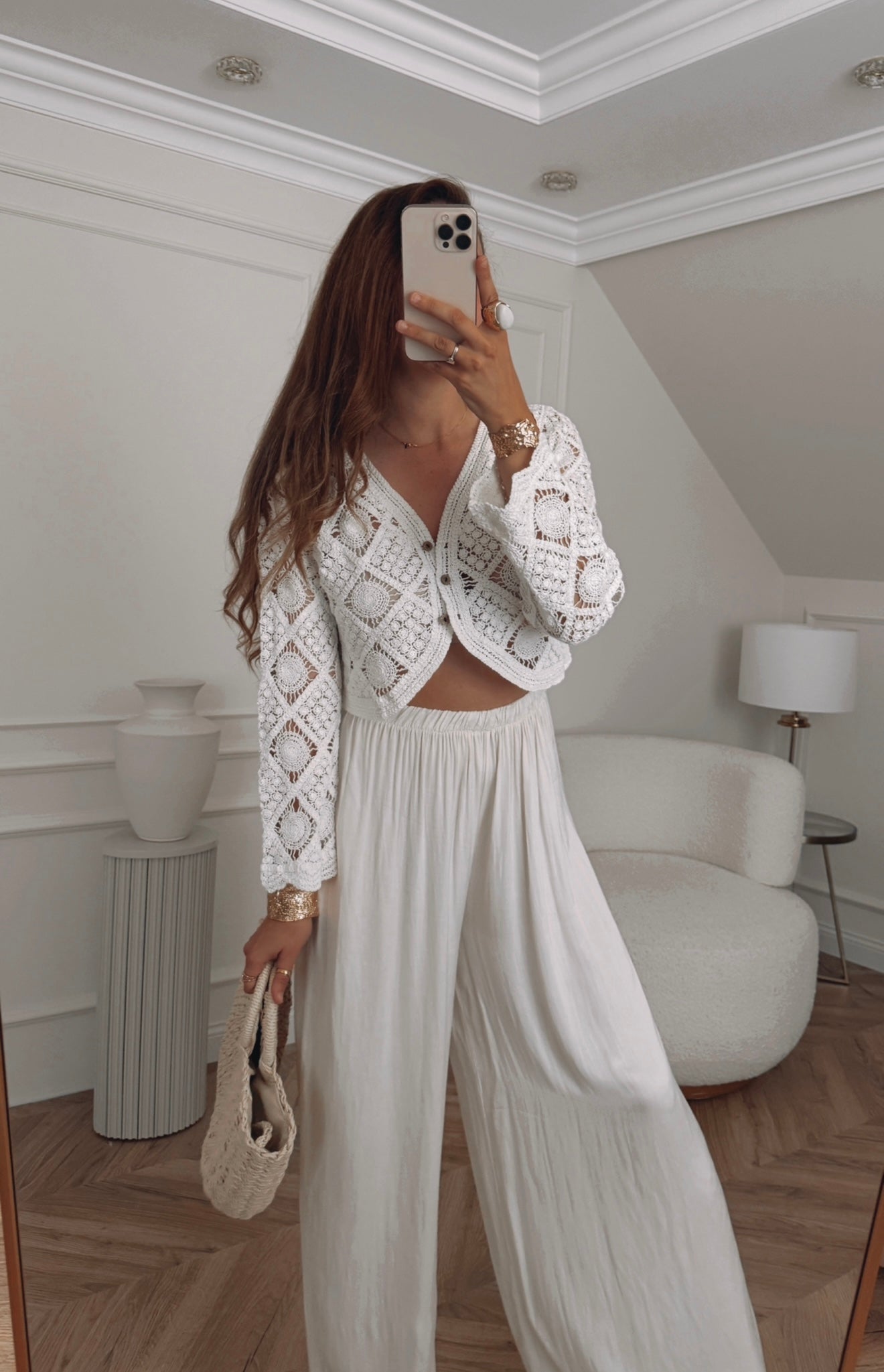 Biała krótka bluzka boho ażurowa rozpinana